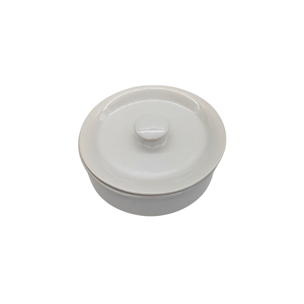 Elegant White Ceramic Serving Dish with Lid - 23CM