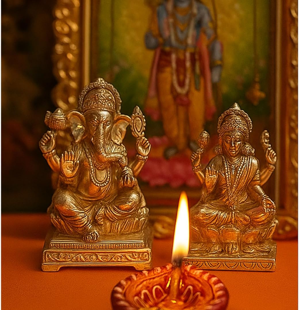 4 x Red Leaf Shape Decorative Diyas with Green Stone Center