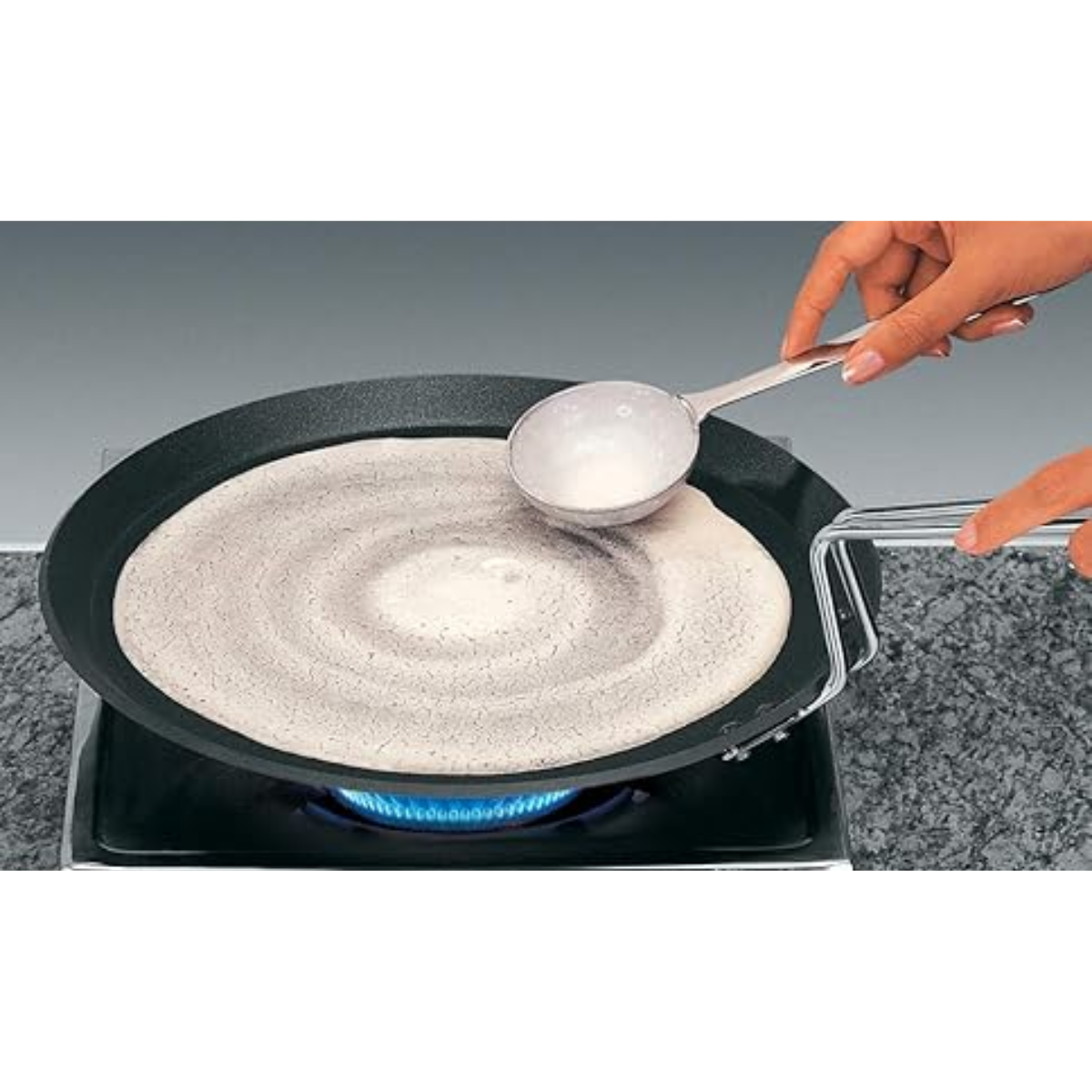Hawkins Futura Non-Stick Flat Tava with Induction Compatibility – 30 cm