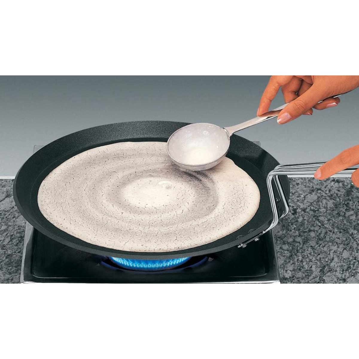 Hawkins Futura Non-Stick Flat Tava – 30 cm with Stainless Steel Handle