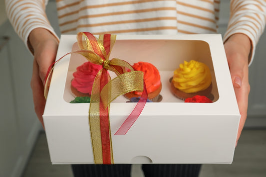 Making Christmas Delivery Easier with Durable Cake Boxes