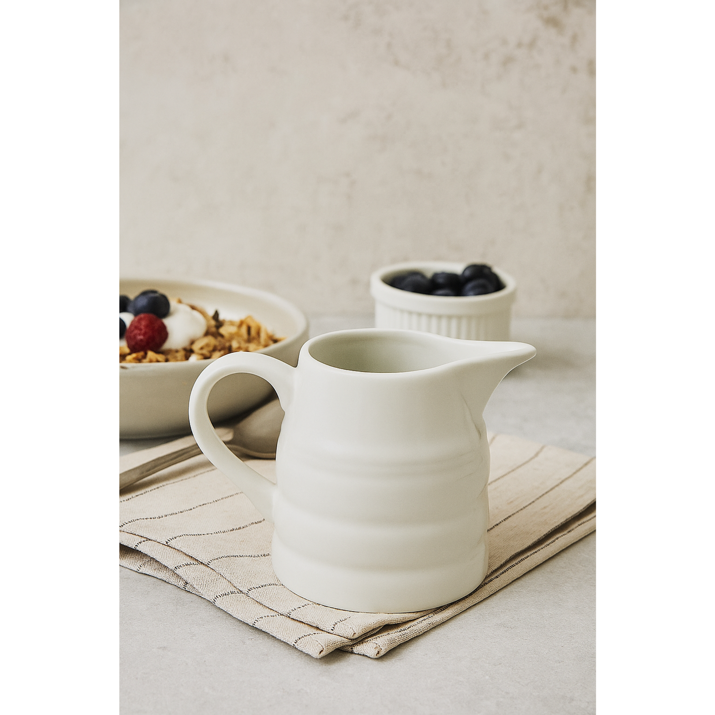 White Ceramic Milk Churn Jug 1 Pint – Classic Farmhouse Cream & Milk Server